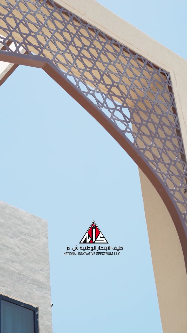 Decorative lattice arch on the villa facade in Nizwa